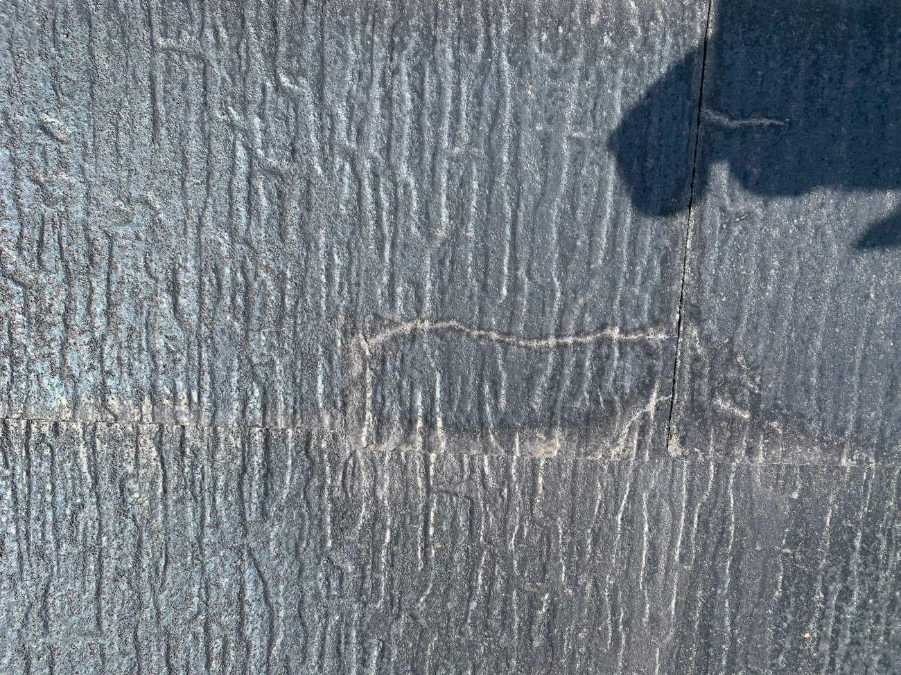 屋根のひび割れ