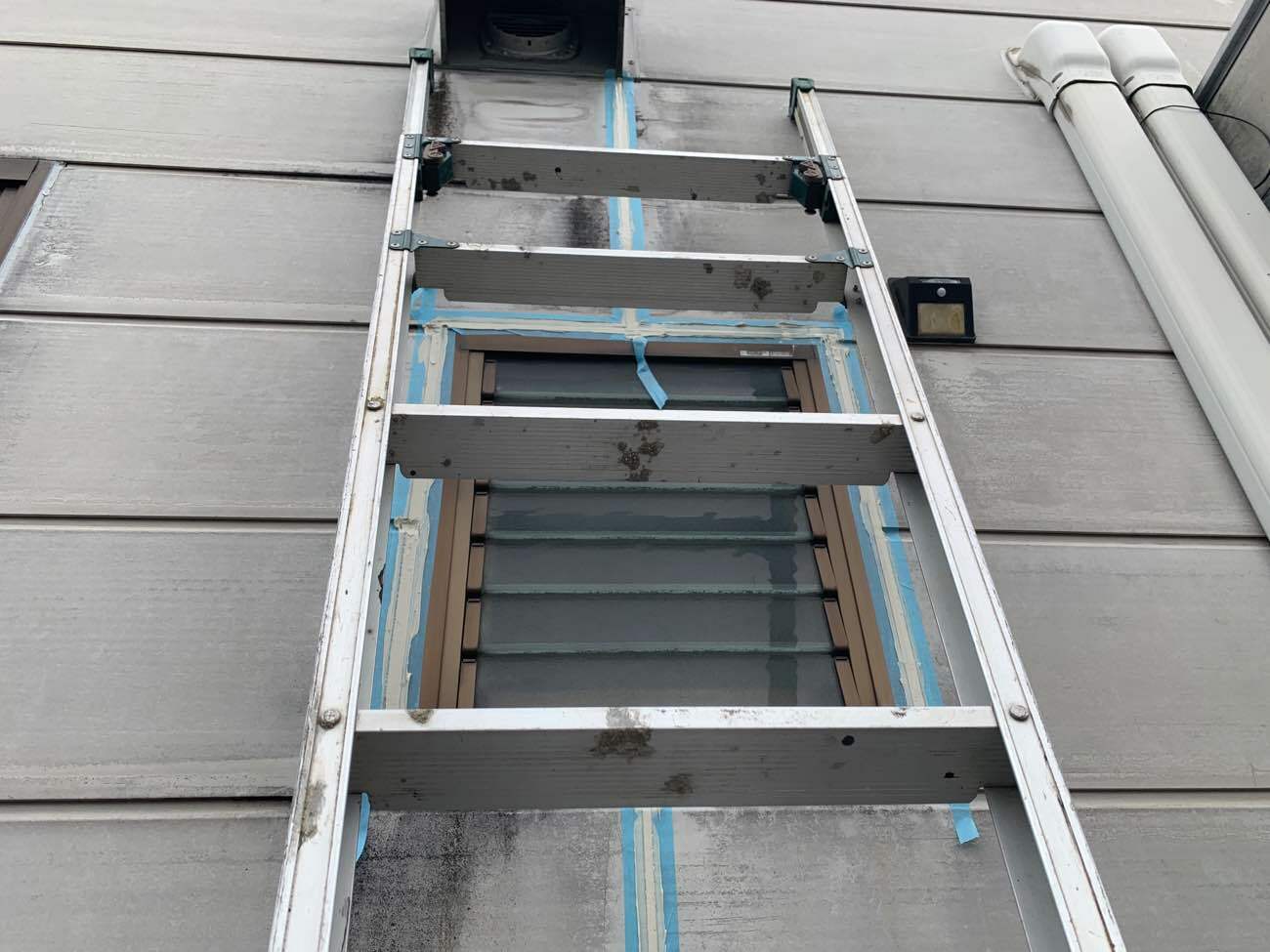 ハシゴの届く範囲での補修