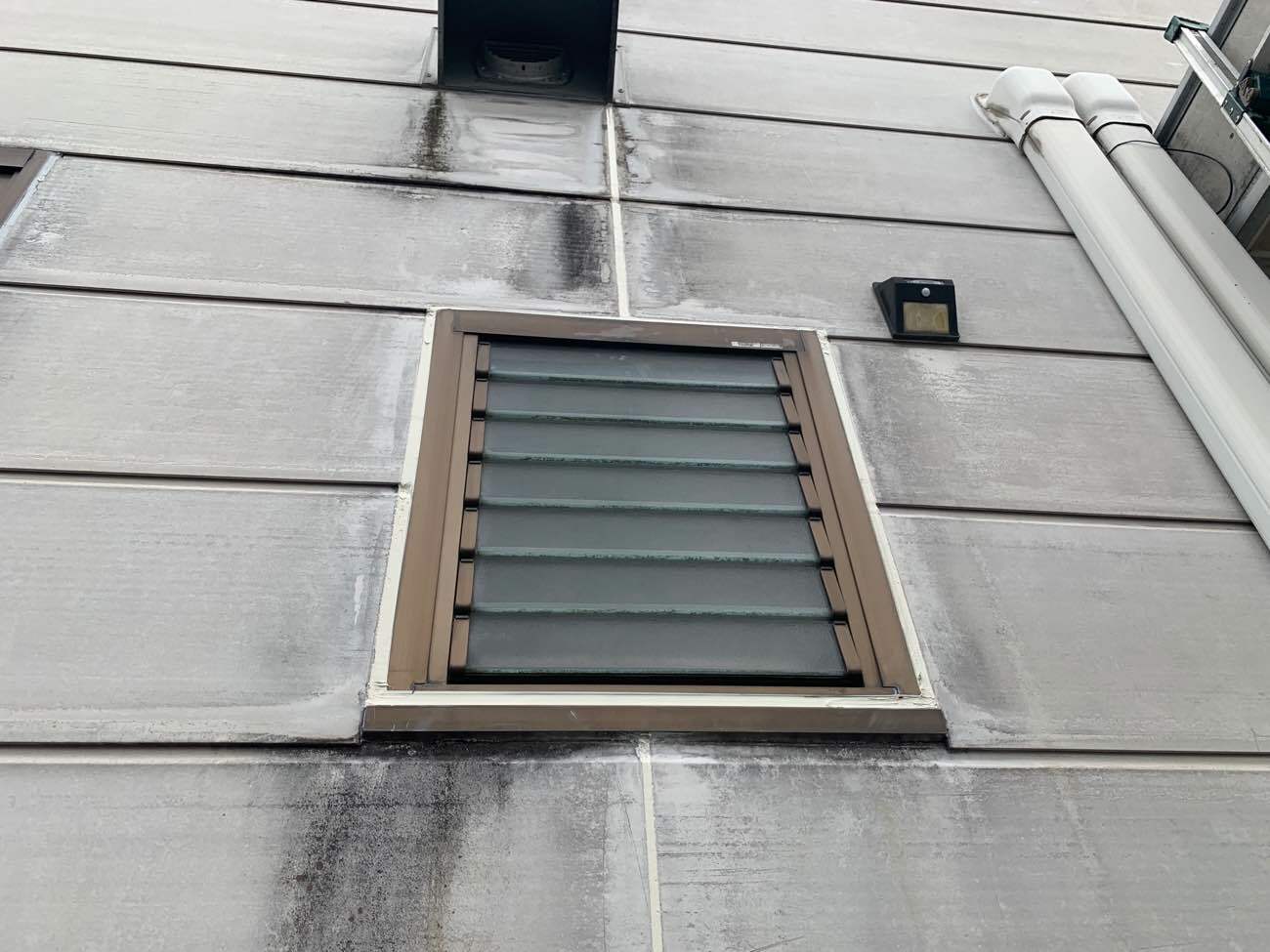 窓周りのコーキング材の補修