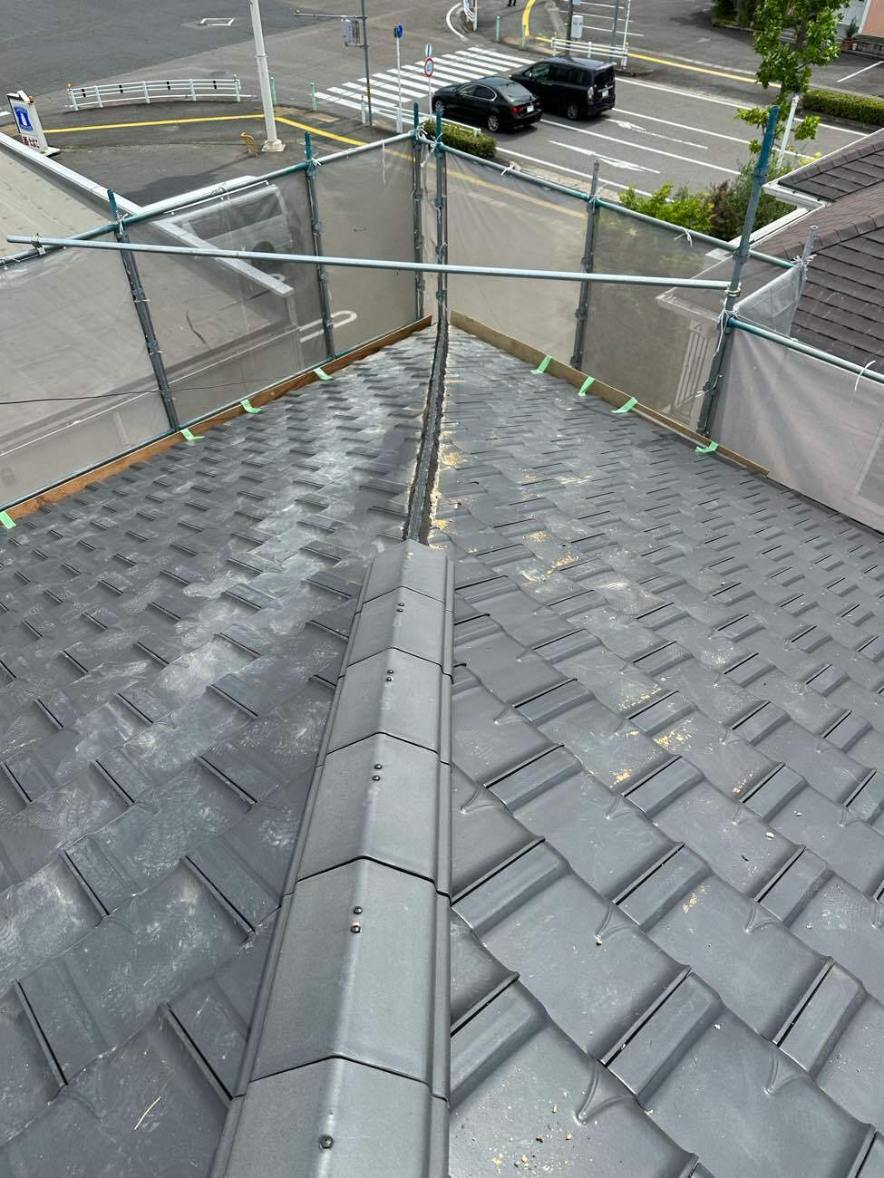 取り外していた棟瓦を再施工