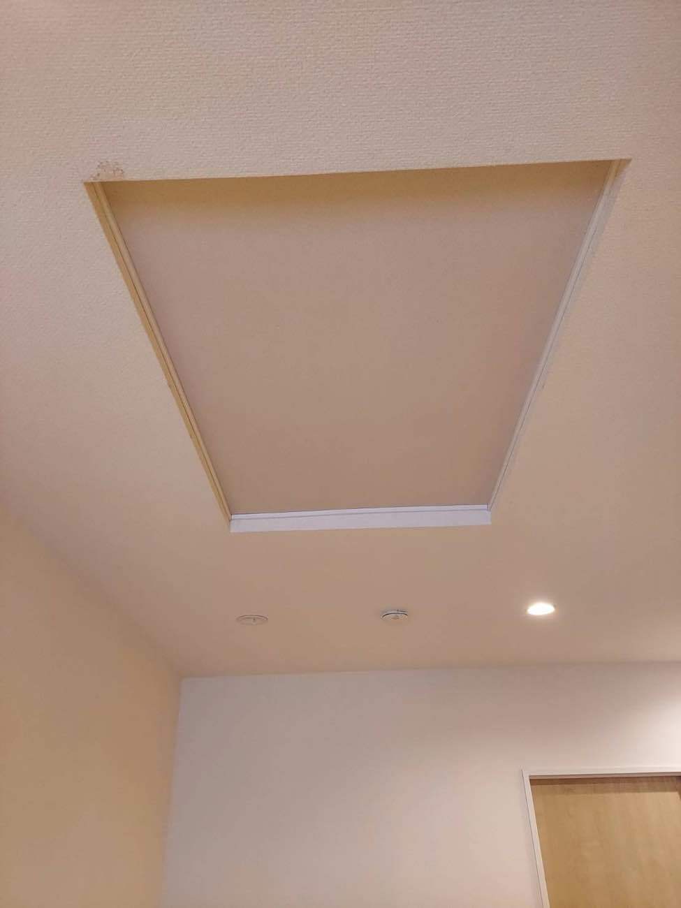 天窓を塞ぐ内装工事の完了