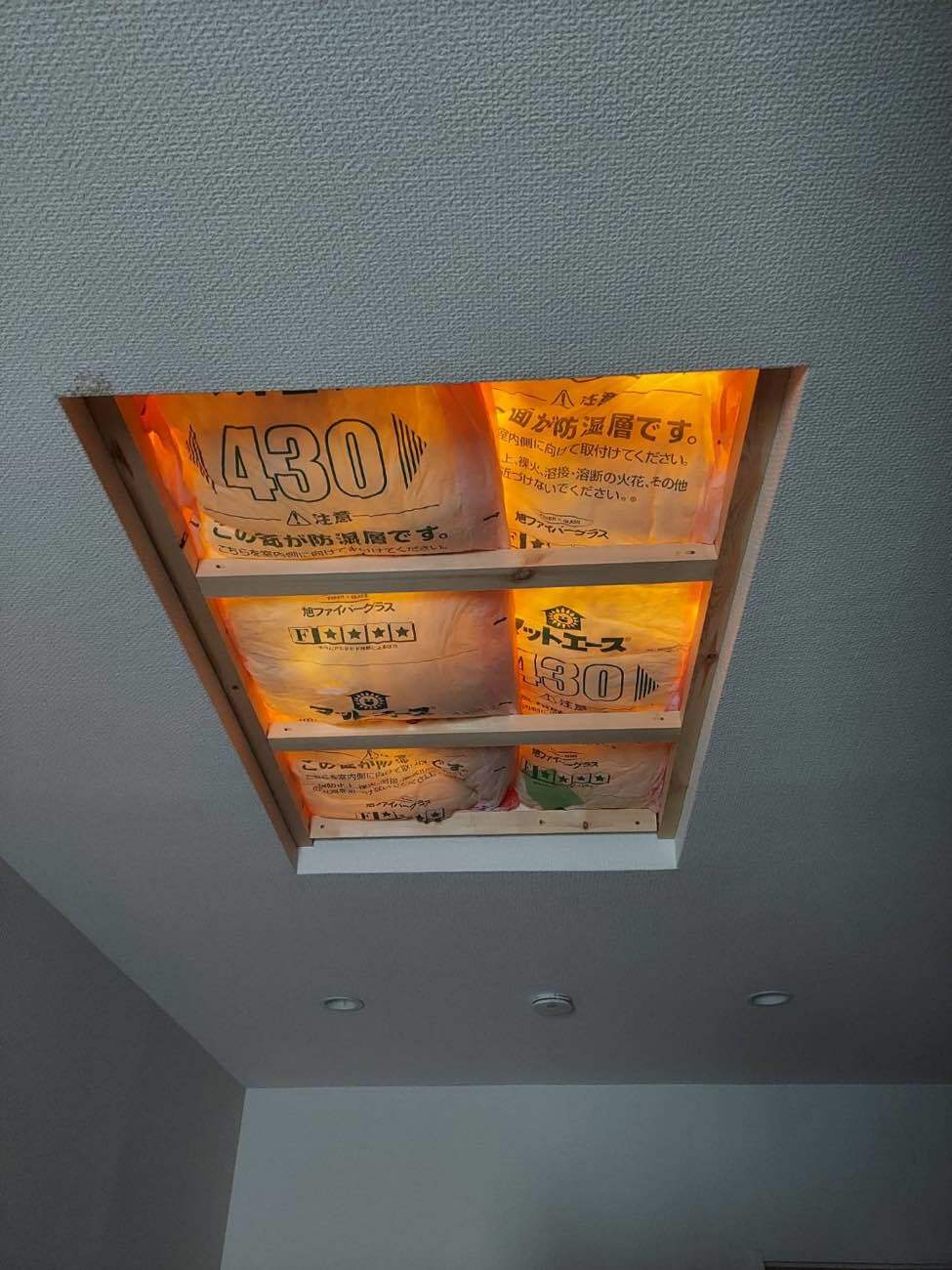 断熱材の敷き込み