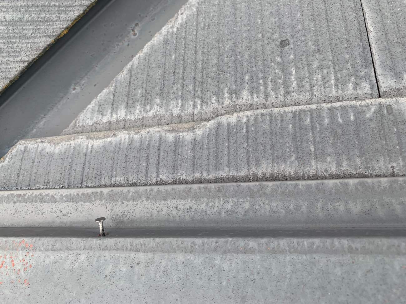 棟板金の釘の緩み