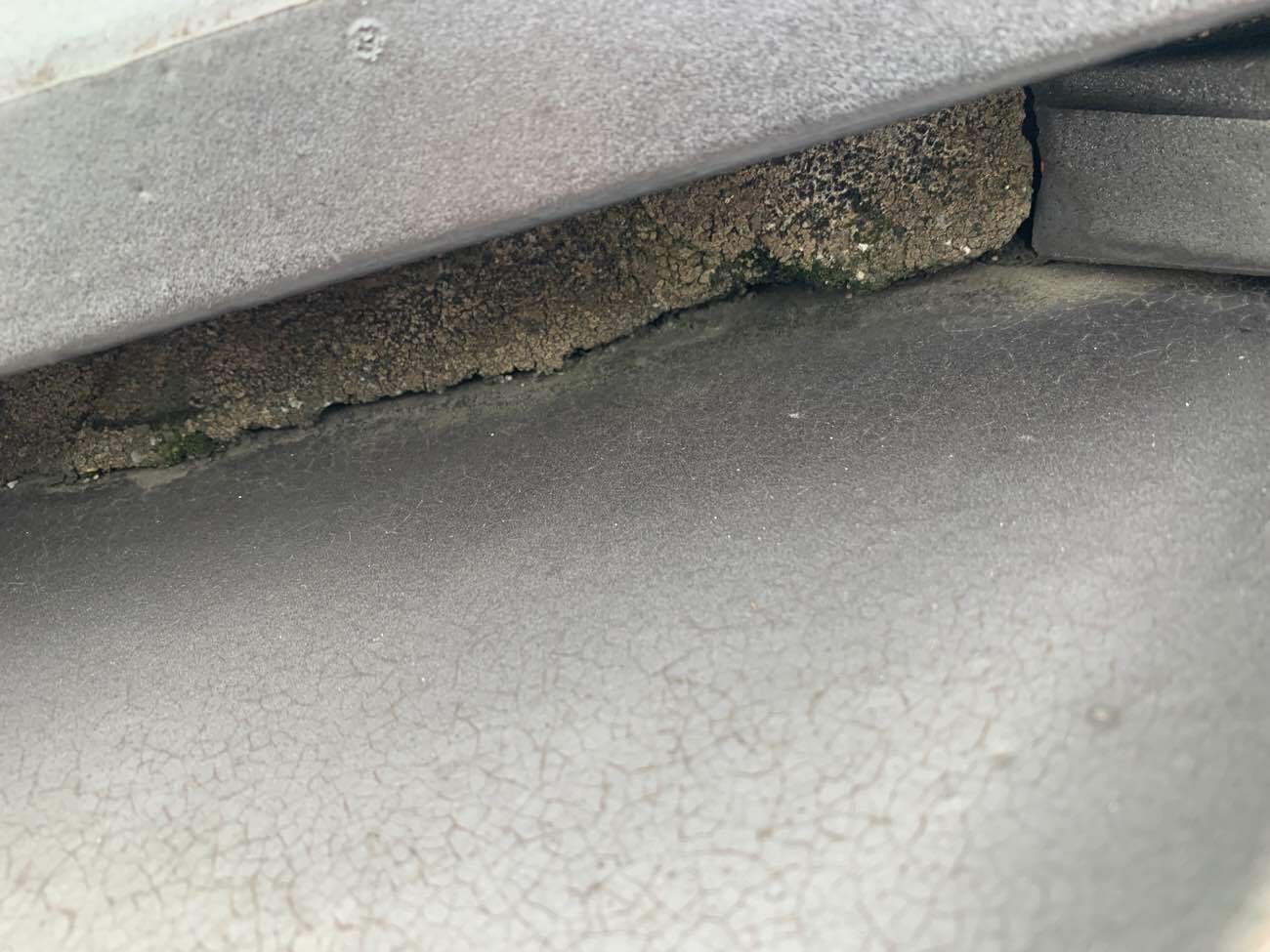 三角棟瓦の漆喰