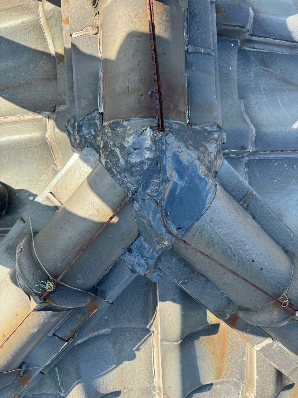 屋根用のコーキングを用いた簡易補修