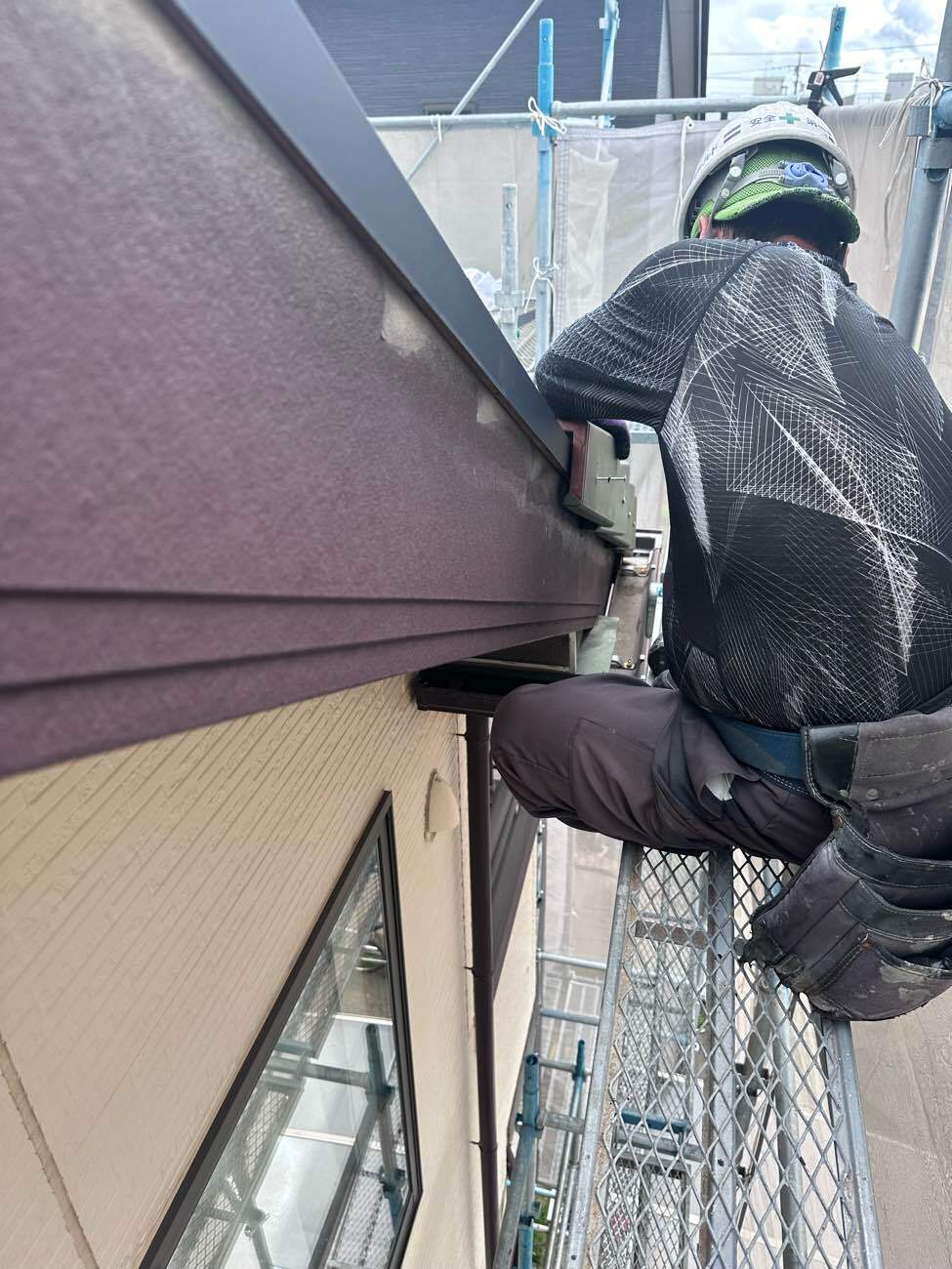 袖瓦を新たに取り付け