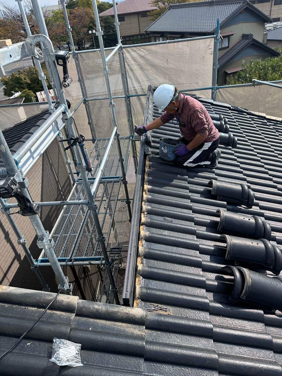 南蛮漆喰を塗布する様子