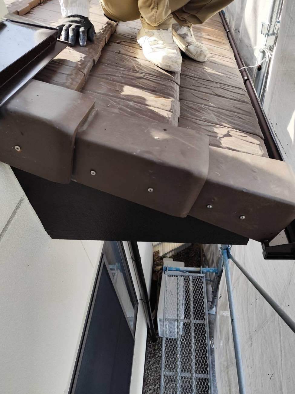 袖瓦を付け直した様子