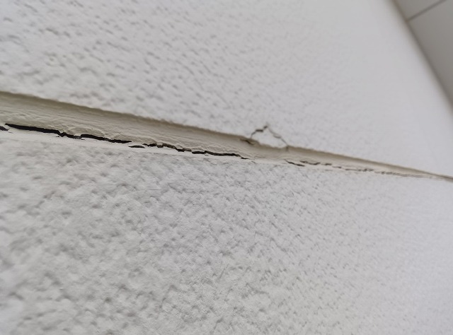 劣化したシーリング