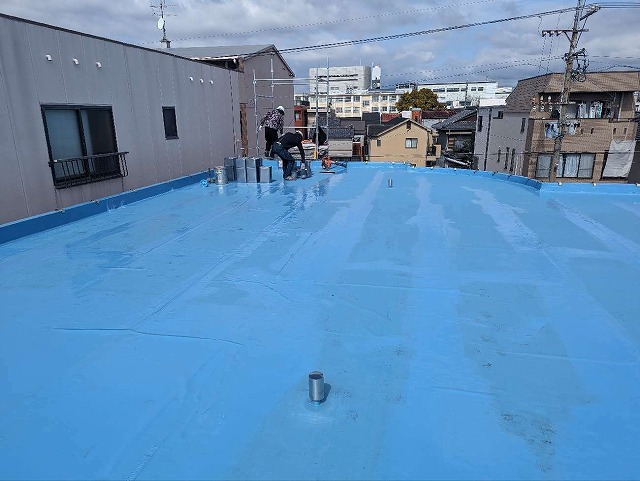 雨漏りしていた屋上にオルタックエースを使ったウレタン塗膜防水工事