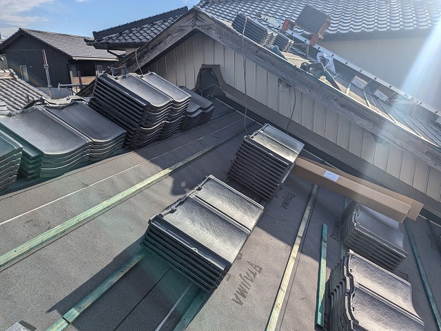屋根軽量化リフォームで陶器瓦より軽い「ルーガ雅」の施工