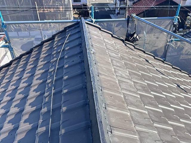 棟瓦取り直し工事で棟瓦の土台部が完成