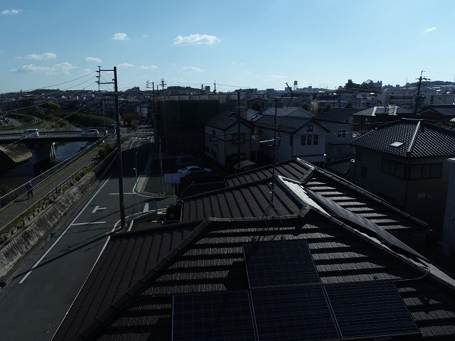 家屋点検で平板瓦屋根の劣化状況を確認