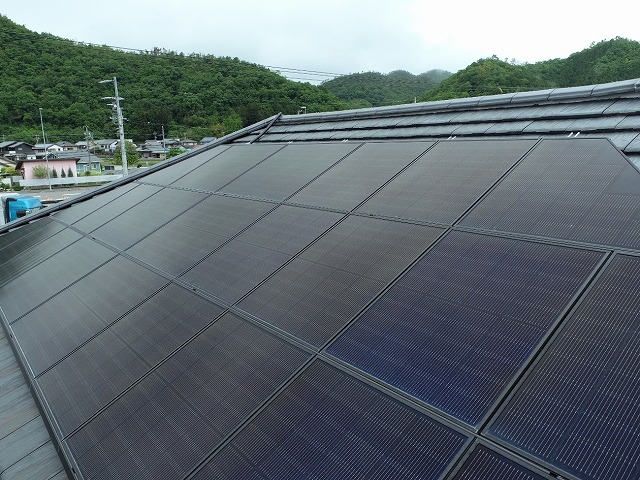 名古屋市緑区　太陽光パネルが設置されている平板瓦屋根の住宅で行った無料点検