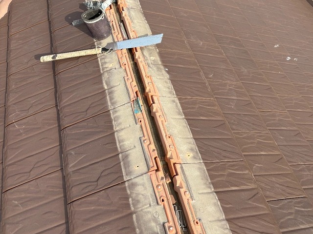 日進市　棟役物取り替え工事で既存棟板金の取り外しが完了