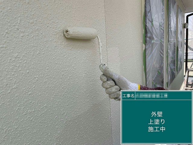 外壁塗装工事のプレーン調サイディングに対する上塗り