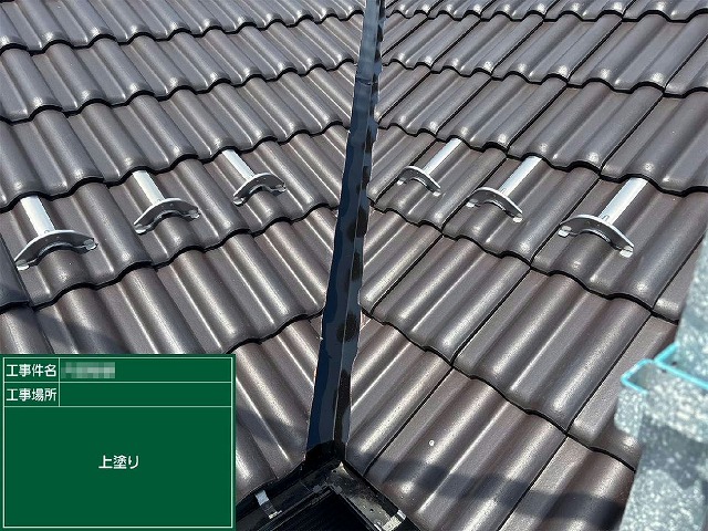 住宅建物塗装工事の谷板金への塗装工程が完了