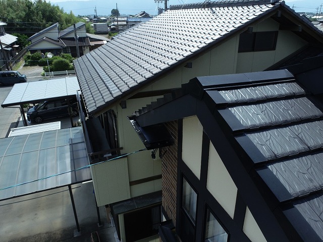 F型瓦屋根の経年劣化状況を確認した無料点検