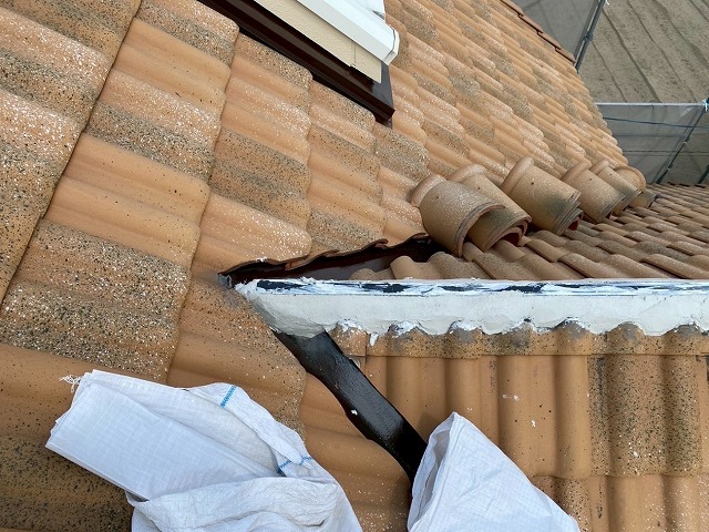 棟瓦取り直しでモルロックを用いた土台部構築が完了