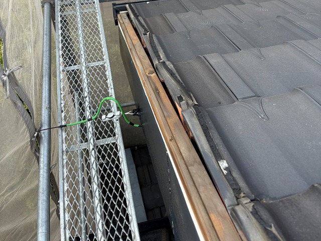 板金役物取り替え改修工事の既存ケラバ板金撤去後の木下地劣化状況