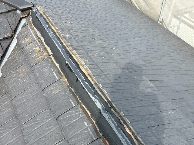 棟部役物取り替え改修工事のモルロックを用いた土台部構築