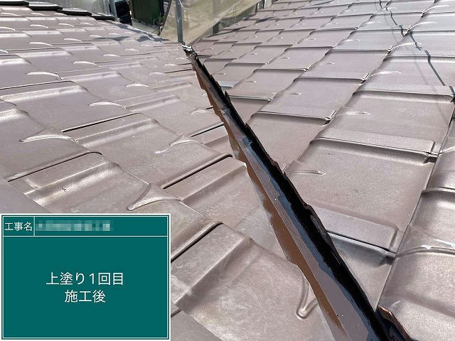 谷板金塗装工事の上塗り1回目の施工が完了した状況