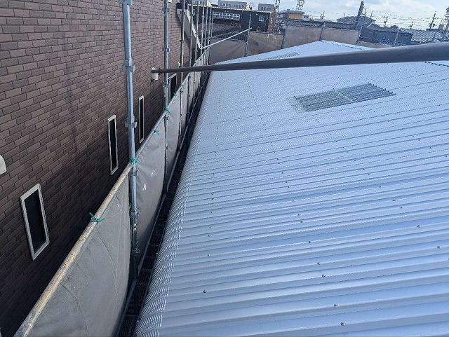 軒先先端をR加工した折板屋根