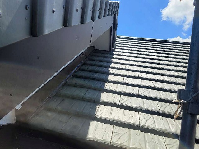 天白区　既存の破風板にガルバリウム鋼板を被せる巻き工事が完了