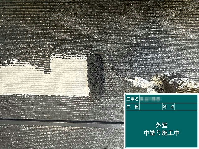 左官仕上げ外壁へのクリーンマイルドシリコンを用いた中塗り
