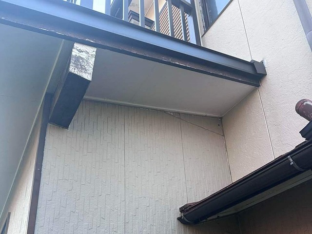 雨漏りでボロボロになった軒天の張り替えが完了した状況