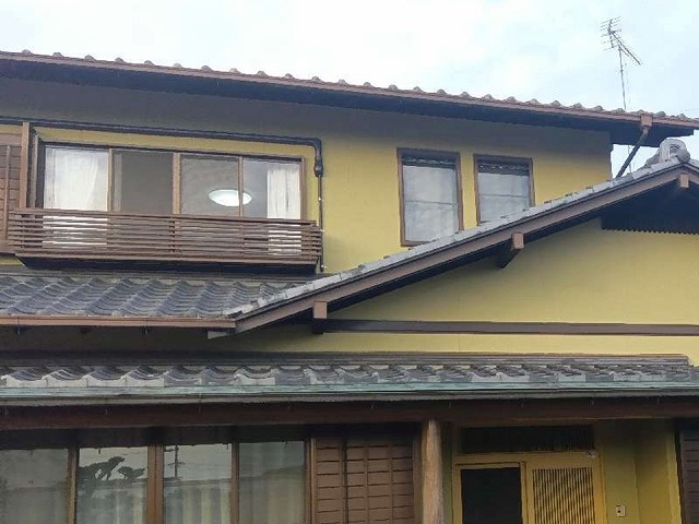 屋根の無料点検で漆喰の劣化を確認