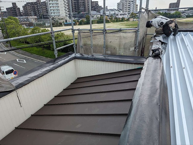 スレート屋根を立平葺きによるメンテナンス