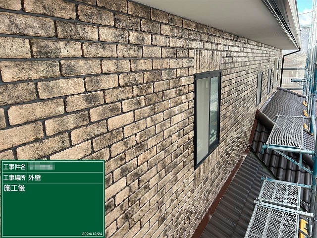 住宅外壁塗装工事のブリックタイルに対するクリヤー塗装2回目の施工が完了