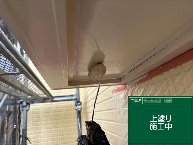 日進市　アパート外壁塗装工事のフラワーボックスへの1回目上塗り