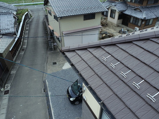 棟瓦の漆喰ひび割れを確認した屋根の無料点検