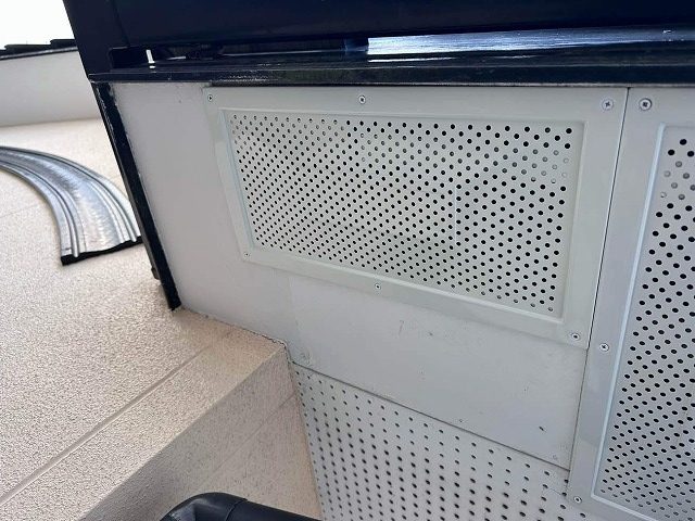小屋裏の空気環境を整える換気ガラリの取り付け状況