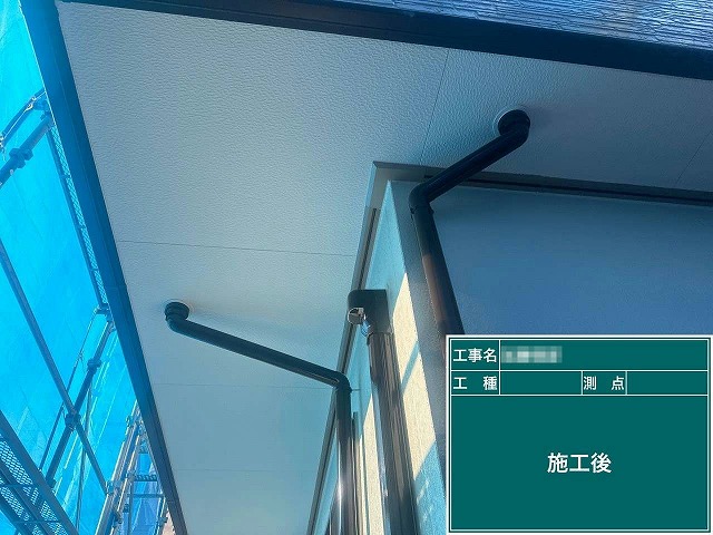 外壁塗装メンテナンスの軒天塗装完了状況