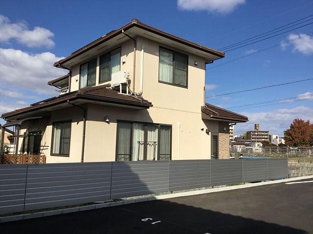 家屋点検で軒天や雨樋、鼻隠しなどの付帯部の劣化を確認