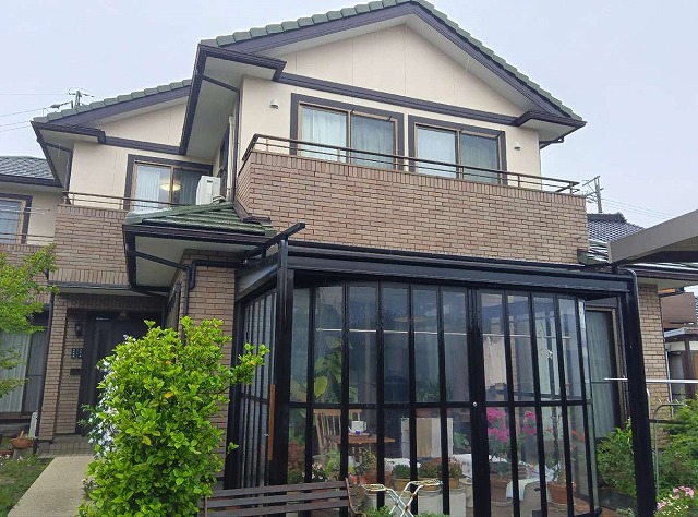 破風板の劣化状況を確認した住宅の現場調査