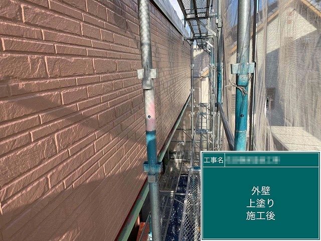 外壁塗装工事の石積調サイディングに対する塗装工程が完了