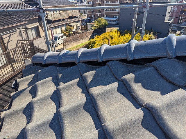 雨漏り修理で行った棟瓦取り直し工事が完了