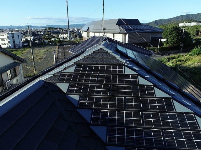 既存板金役物と瓦役物との取り替えメンテナンスを行う住宅の無料点検