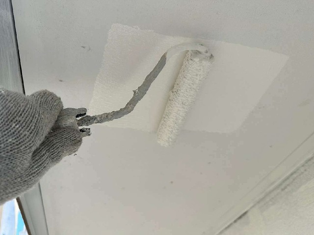 劣化でカビが生えていた軒天への塗装工事