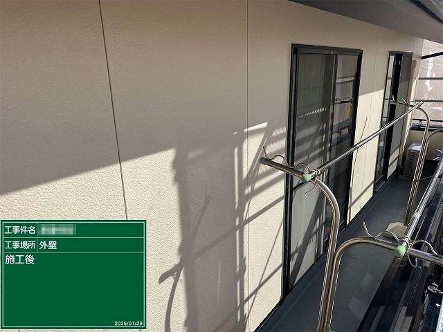 サイディング外壁塗り替え工事でフッ素塗料を用いた塗装完了状況