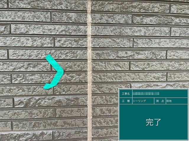 サイディング外壁クリヤー塗装工事のコーキング打ち替え補修完了状況