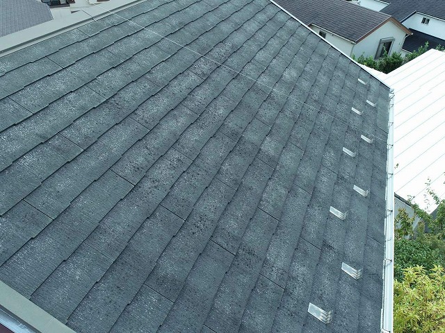 カバー工法によるメンテナンスを行うことが決定した中古住宅のスレート屋根