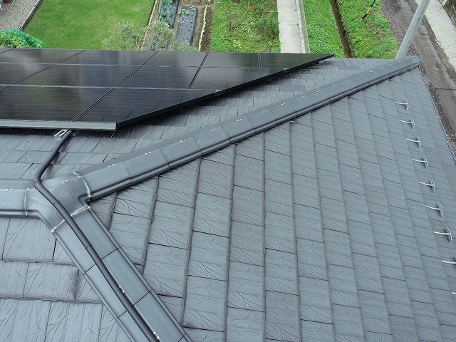 名古屋市緑区　棟瓦取り直し工事を行う住宅の平板瓦屋根点検