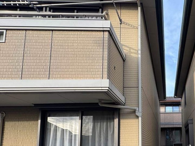 アパート建物のバルコニー帯板劣化状況