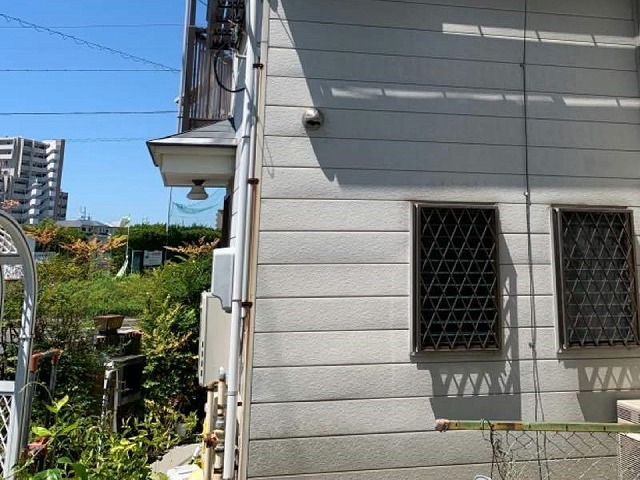 金属サイディングの出隅役物にサビが発生