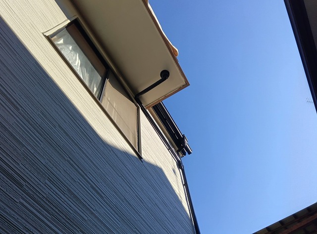 サイディング外壁やベランダ防水メンテナンスを行う住宅の無料点検